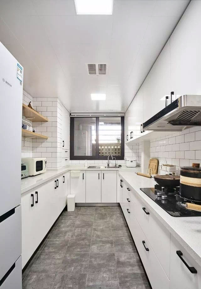 簡裝就學(xué)他家,全屋刷大白,電視墻不造型,反而裝出高級感! 簡裝就學(xué)他家,全屋刷大白,電視墻不造型,反而裝出高級感!