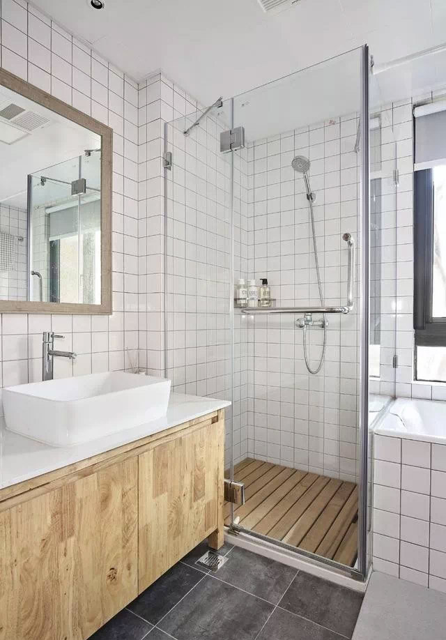 簡裝就學(xué)他家,全屋刷大白,電視墻不造型,反而裝出高級感! 簡裝就學(xué)他家,全屋刷大白,電視墻不造型,反而裝出高級感!