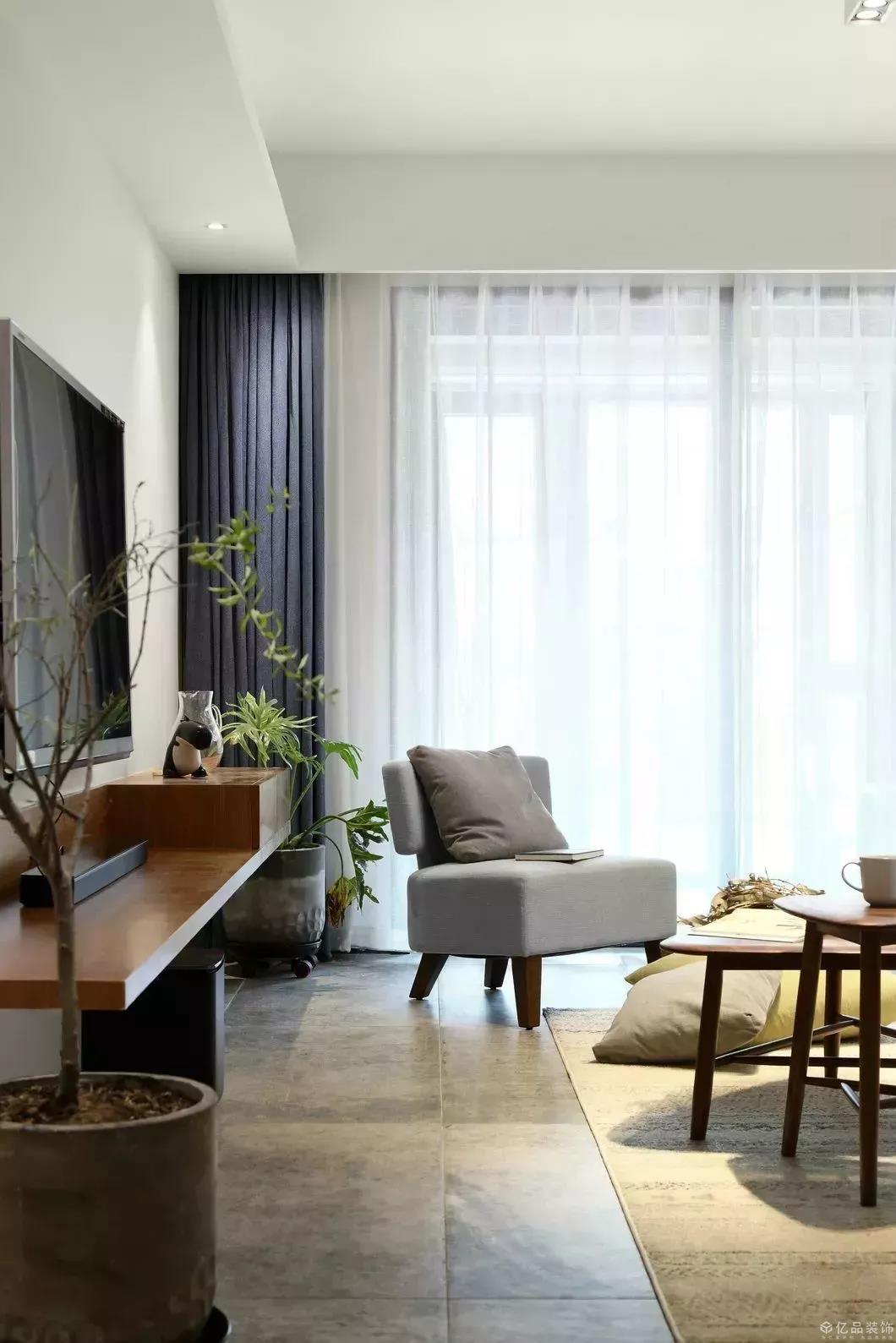 120㎡簡約中性的色調(diào)搭配，讓現(xiàn)代的居家溫馨時尚感浮然而生。