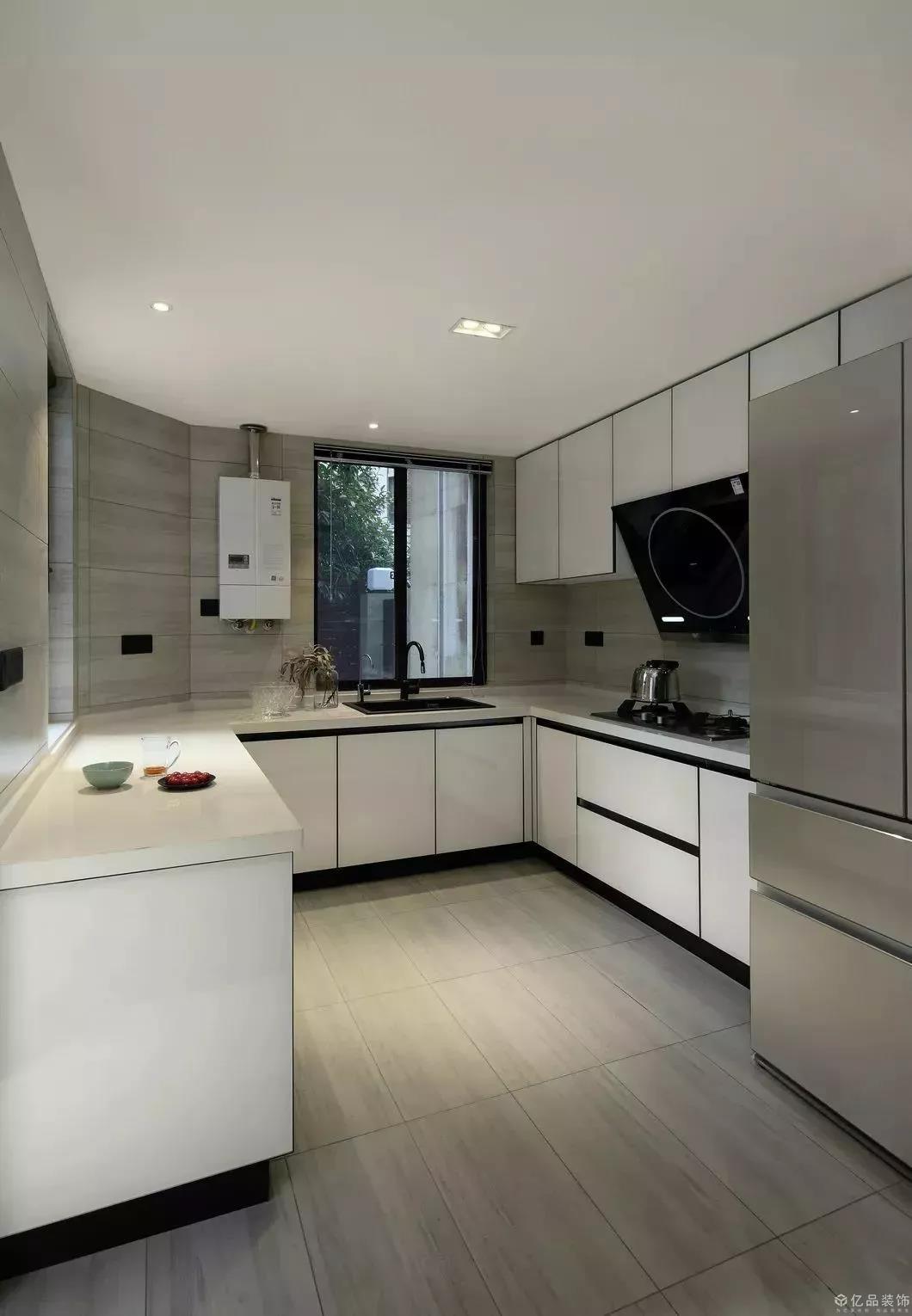 120㎡簡約中性的色調(diào)搭配，讓現(xiàn)代的居家溫馨時尚感浮然而生。