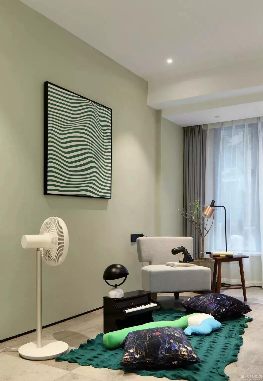 120㎡簡約中性的色調(diào)搭配，讓現(xiàn)代的居家溫馨時尚感浮然而生。