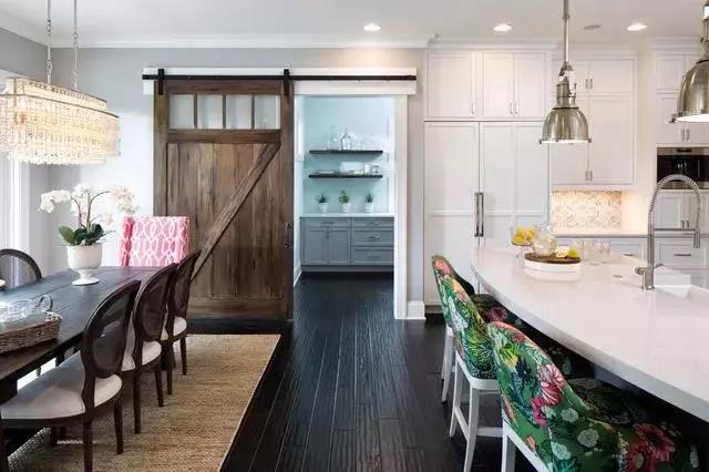 廚房還是“推拉門”？現(xiàn)在流行這種門！