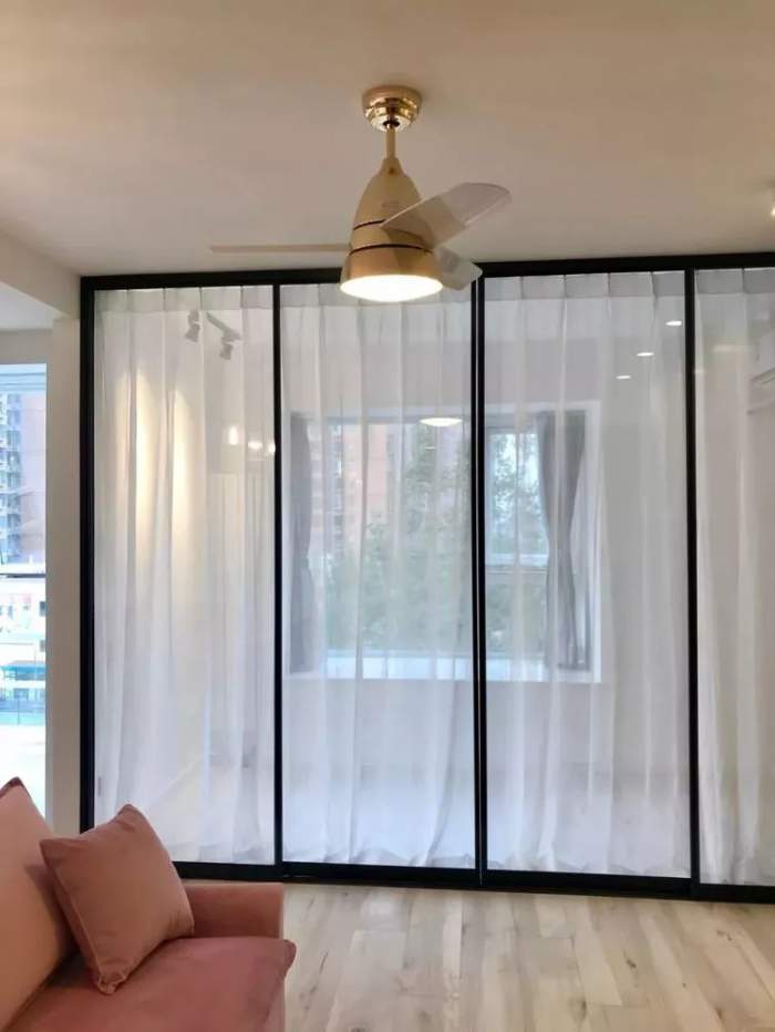 郴州裝修之簡(jiǎn)約客廳這樣配窗簾，舒適又年輕！