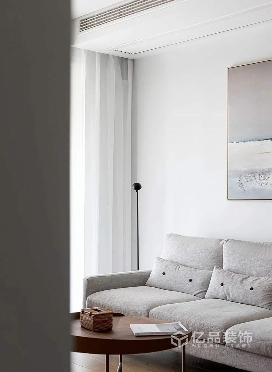 96平三居室舒適自然，給人輕松的視覺感