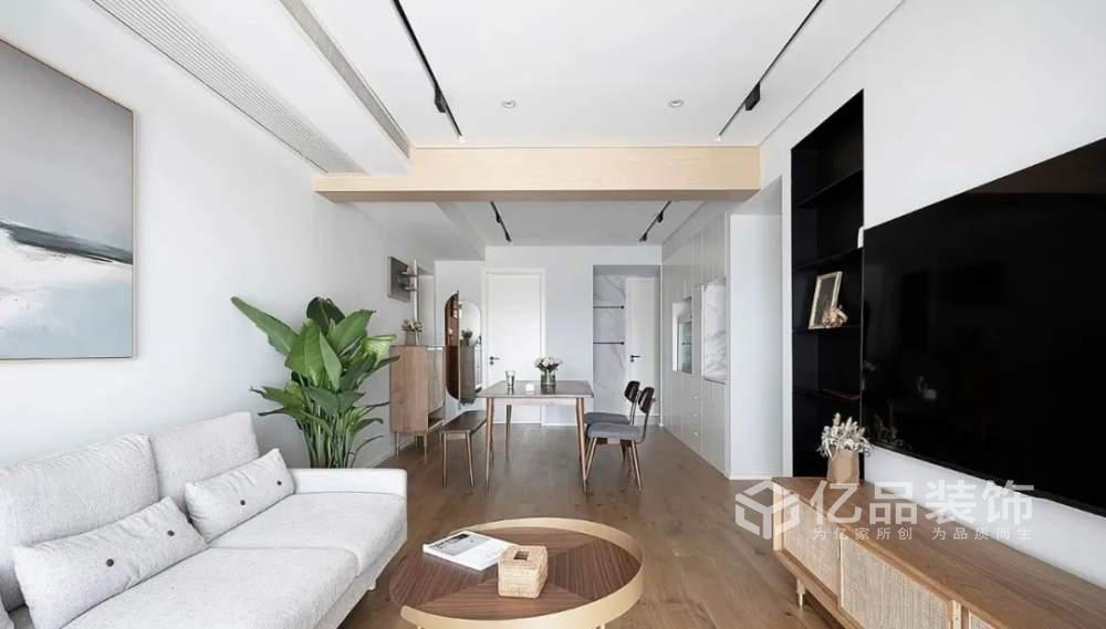 96平三居室舒適自然，給人輕松的視覺感