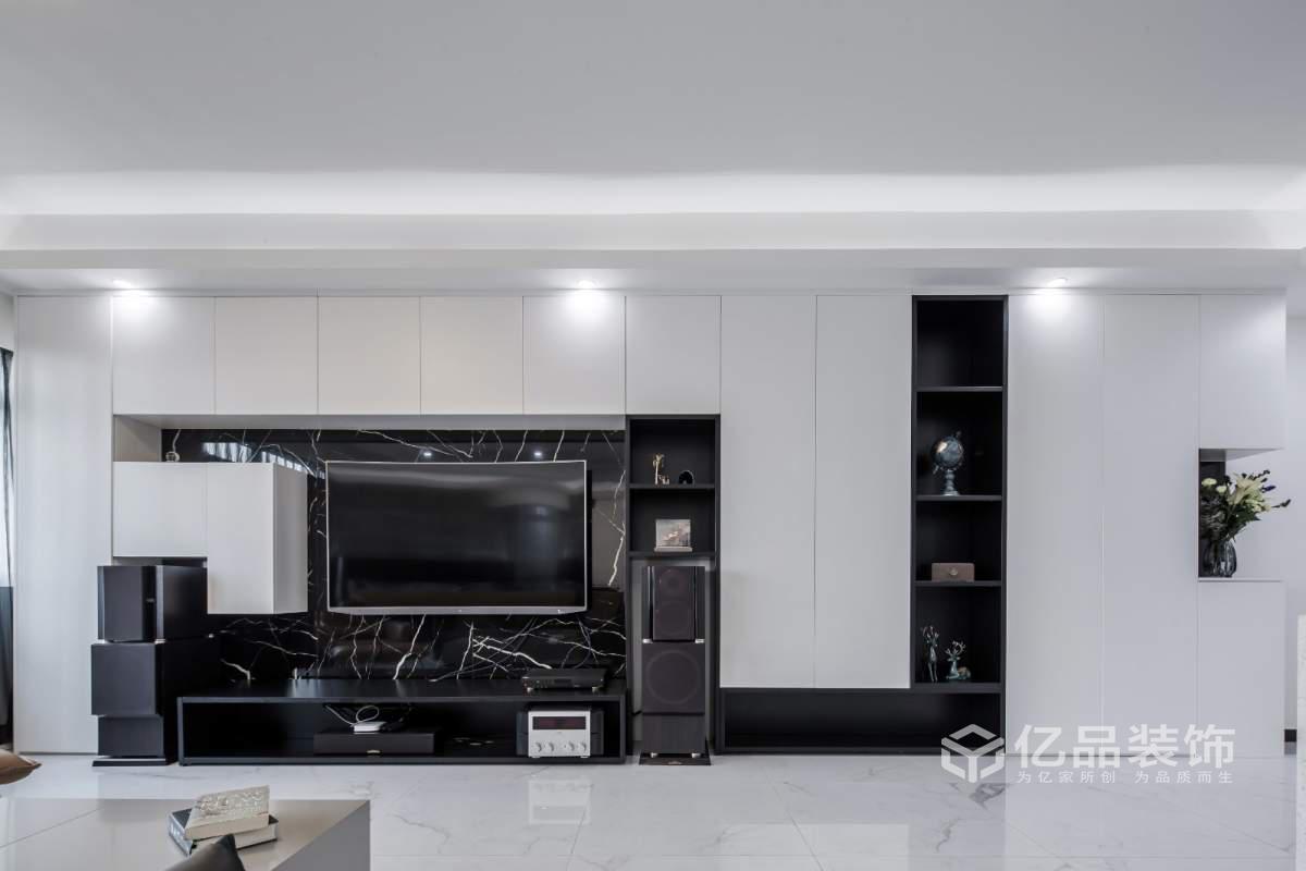 簡約風格，喧囂中寂靜的美