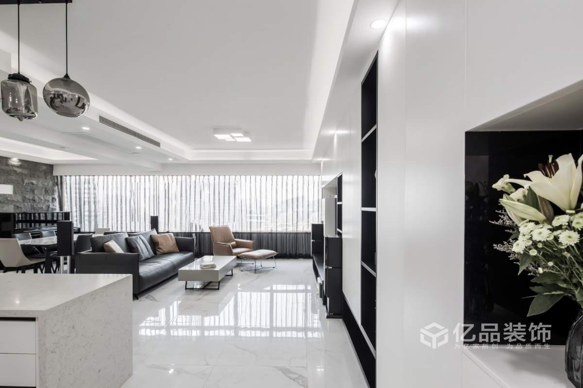 簡約風格，喧囂中寂靜的美