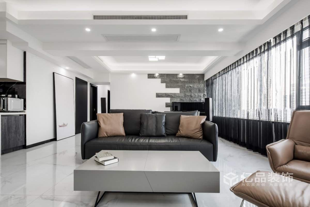 簡約風格，喧囂中寂靜的美