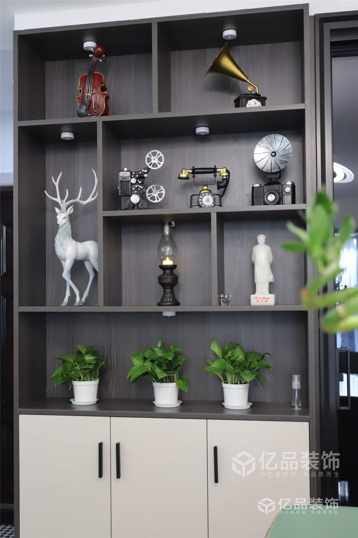 網(wǎng)紅款輕奢風小三房實景案例，美艷而精致