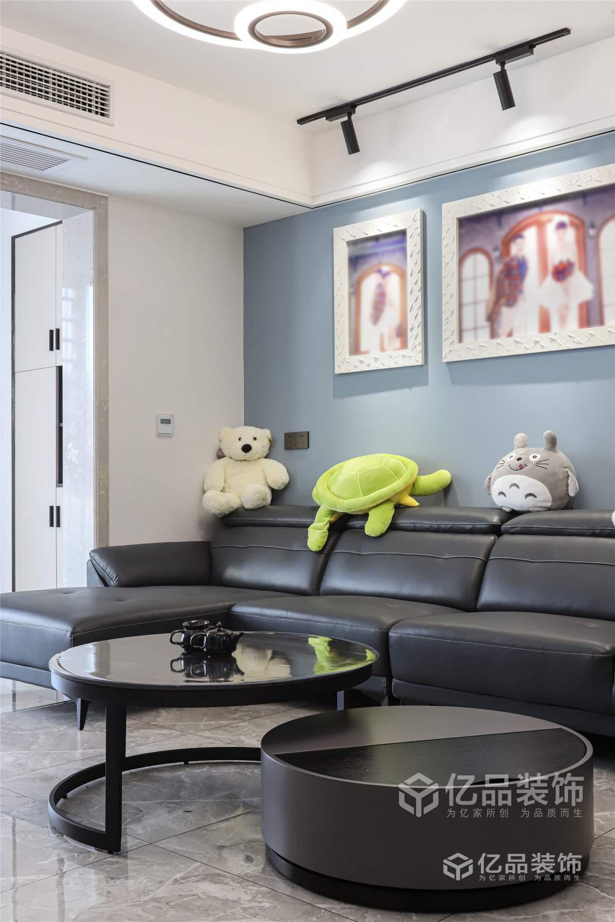 網(wǎng)紅款輕奢風小三房實景案例，美艷而精致