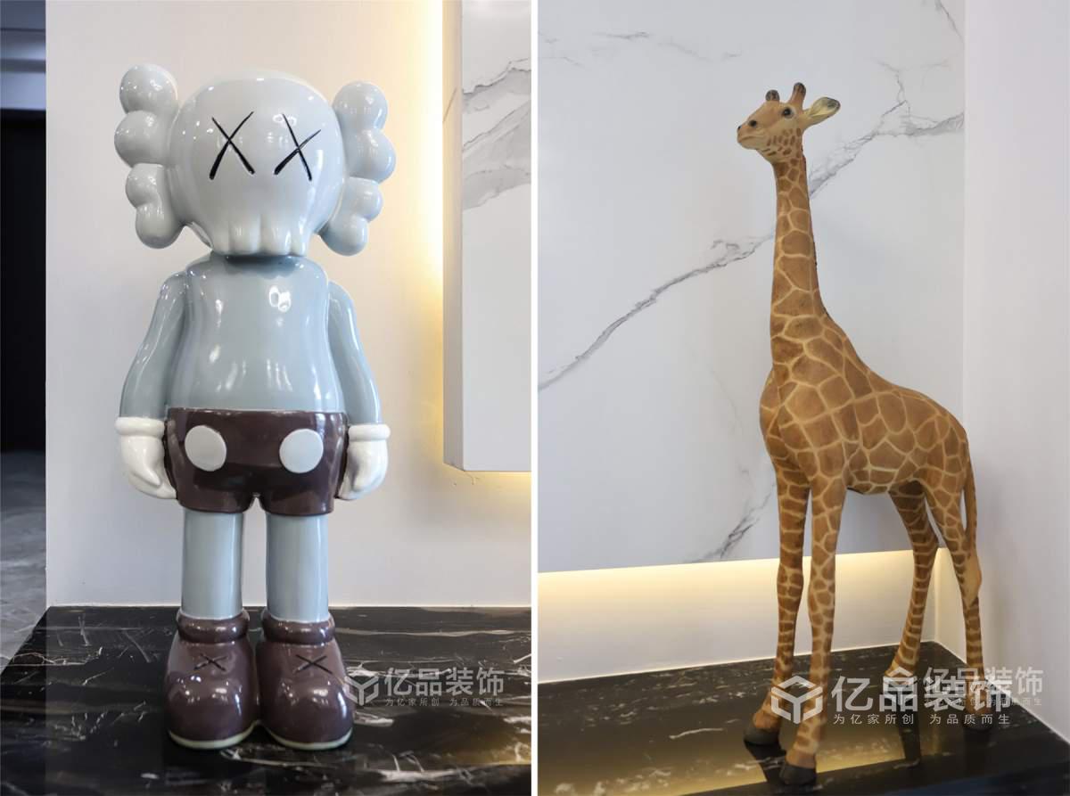 網(wǎng)紅款輕奢風小三房實景案例，美艷而精致