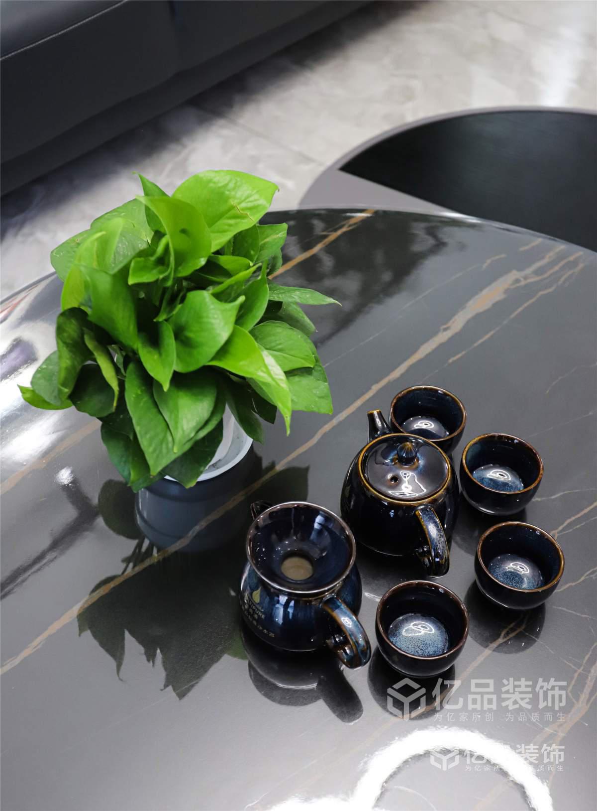 網(wǎng)紅款輕奢風小三房實景案例，美艷而精致