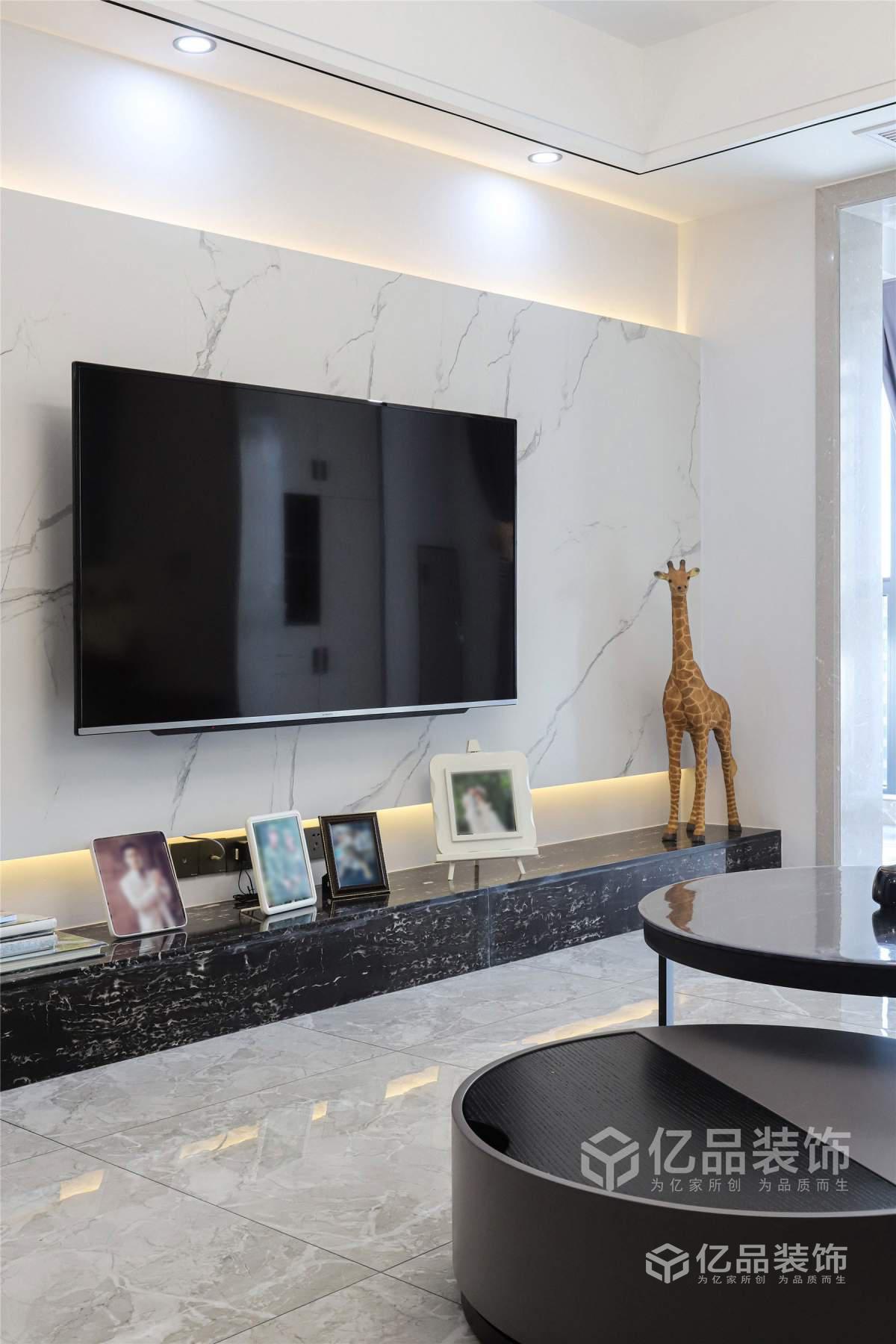 網(wǎng)紅款輕奢風小三房實景案例，美艷而精致