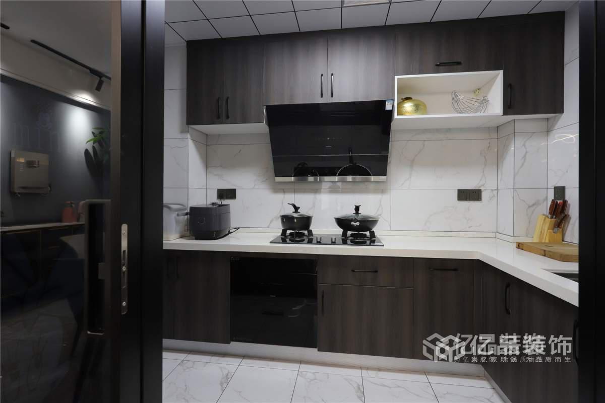 網(wǎng)紅款輕奢風小三房實景案例，美艷而精致