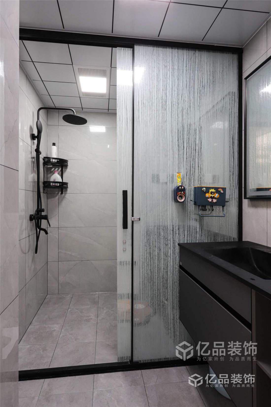 網(wǎng)紅款輕奢風小三房實景案例，美艷而精致