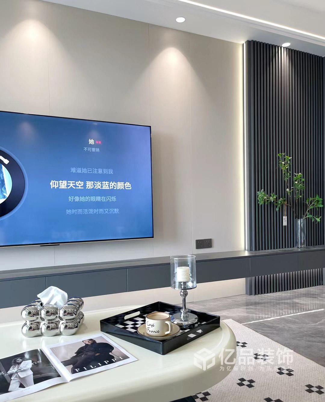 107平簡(jiǎn)約風(fēng)小戶型，整體的色彩搭配簡(jiǎn)潔而又舒適