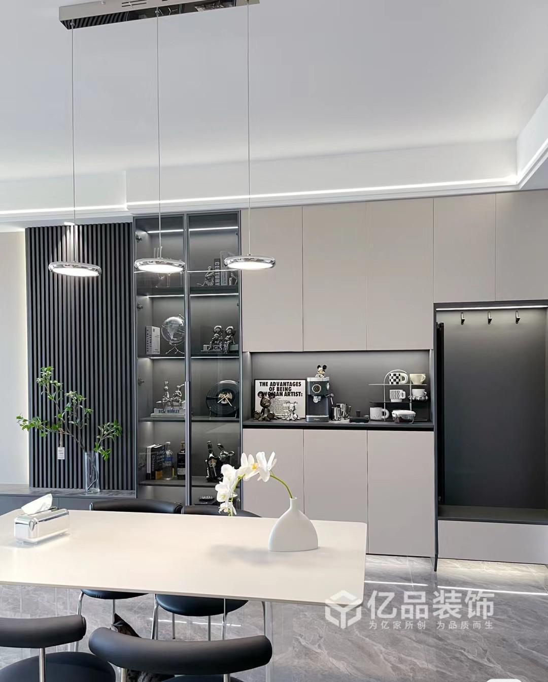 107平簡(jiǎn)約風(fēng)小戶型，整體的色彩搭配簡(jiǎn)潔而又舒適